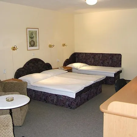 York 3*