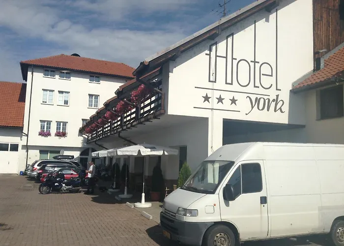 York 3*
